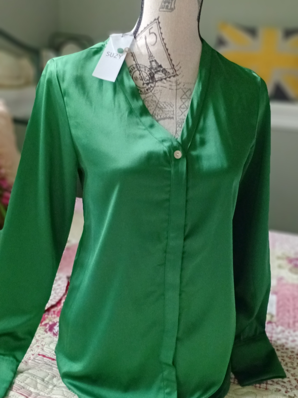 Suzy Shier Emerald Green Satin Button-Front Blouse